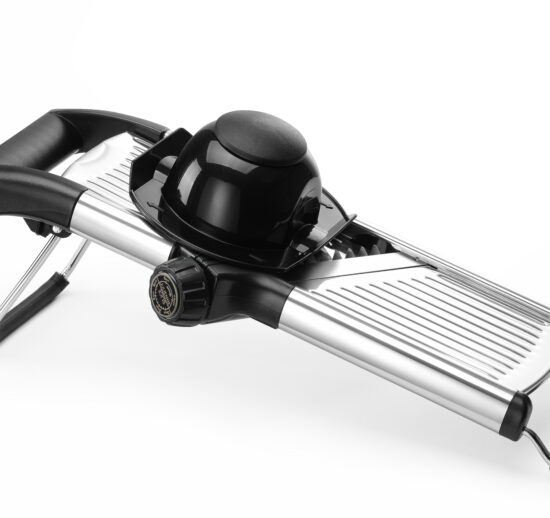 MANDOLINE INOX COMPRENANT UN POUSSOIR ET BLOC DE 2 LAMES 4.5 ET 9 MM, LAVABLE AU LAVE-VAISSELLE