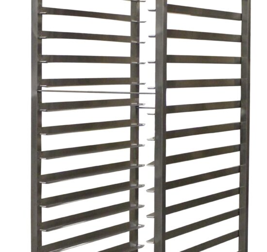 ECHELLE SOUDEE INOX A GLISSIERES 600X400 MM ENTREE 400 - 18 NIVEAUX, CHAPE POLY DONT 2 A FREIN